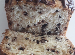 Una foto de Budín de vainilla con chips de chocolate (sin manteca) 💕