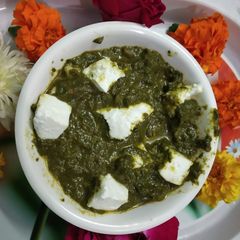A picture of Palak paneer.