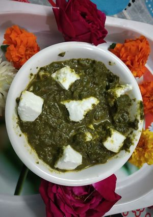 A picture of Palak paneer.