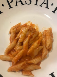 Una foto de Pasta con chile guajillo