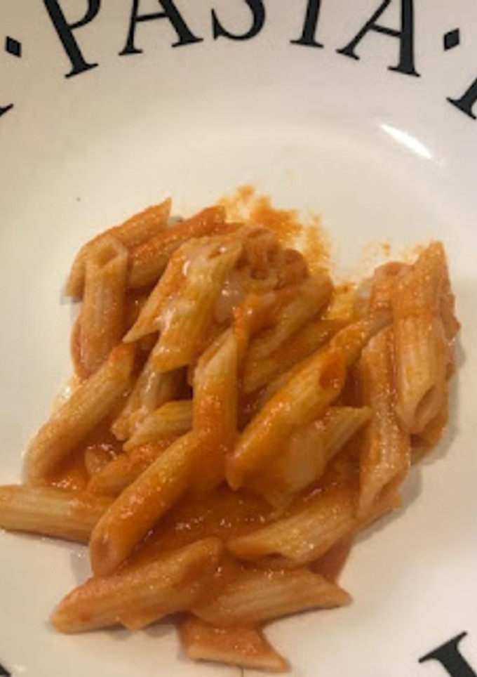 Una foto de Pasta con chile guajillo