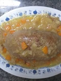 Una foto de Redondo de carne picada con verduras