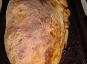 Una foto de relleno para calzone de carne