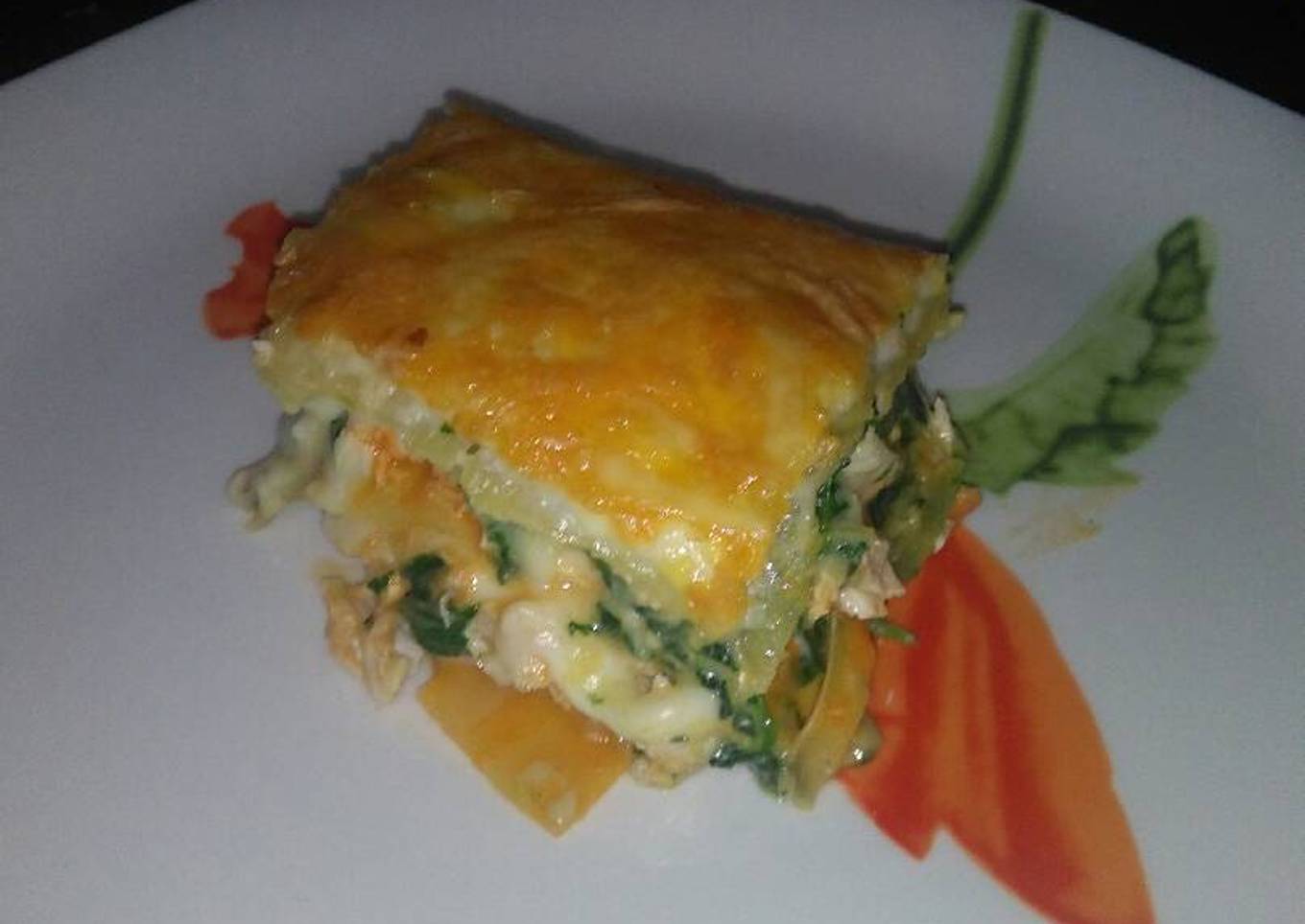 Lasaña de pollo con espinacas y almendras