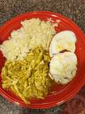 Pollo desmenuzado con papas en salsa verde