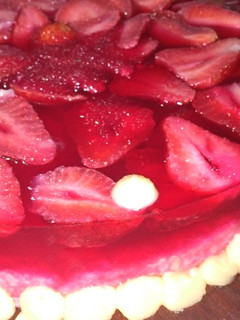 Una foto de Tarta de frutillas y pastelera!!🍓🍓