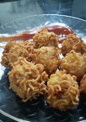 મેગી પકોડા (Maggi Pakoda Recipe In Gujarati) રેસીપી મુખ્ય ફોટો