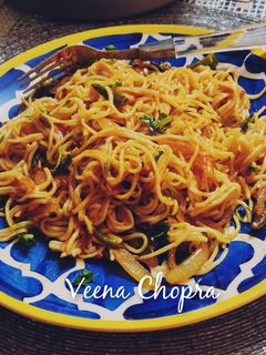 नूडल्स (noodles recipe in Hindi) रेसिपी मुख्य फोटो