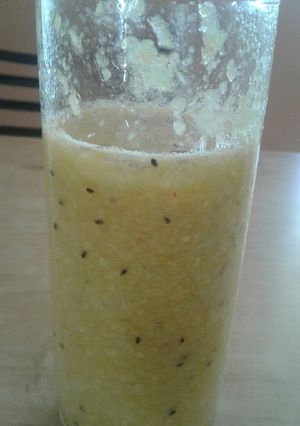Una foto de Licuado de kiwi y pelon amarillo