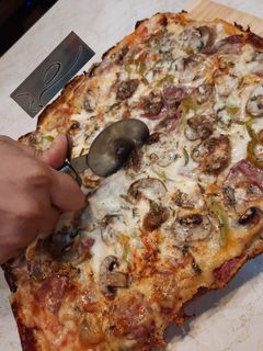 عکسی از دستور پیتزا پپرونی