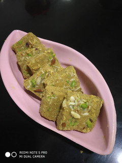 મેથીપાક (Methi Paak Recipe In Gujarati) રેસીપી મુખ્ય ફોટો