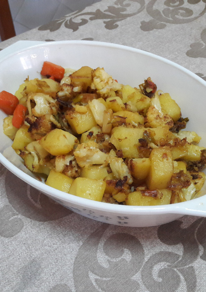 Una foto de 🇪🇸“Patatas a lo pobre españolas” veganas 🥔
