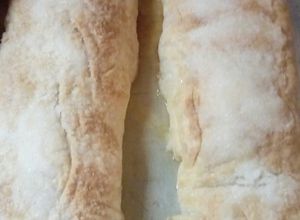 Una foto de Strudel en 5' con tapa de pascualina