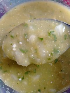 Una foto de Salsa verde encebollada