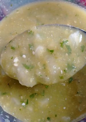 Una foto de Salsa verde encebollada