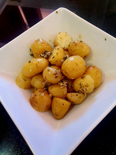 Una foto de Patatitas con ajo y orégano