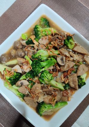 Foto resep Brokoli Cah Jamur Bakso