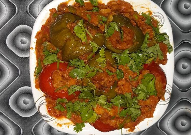 Baked stuffed capsicum and tomatoes curry