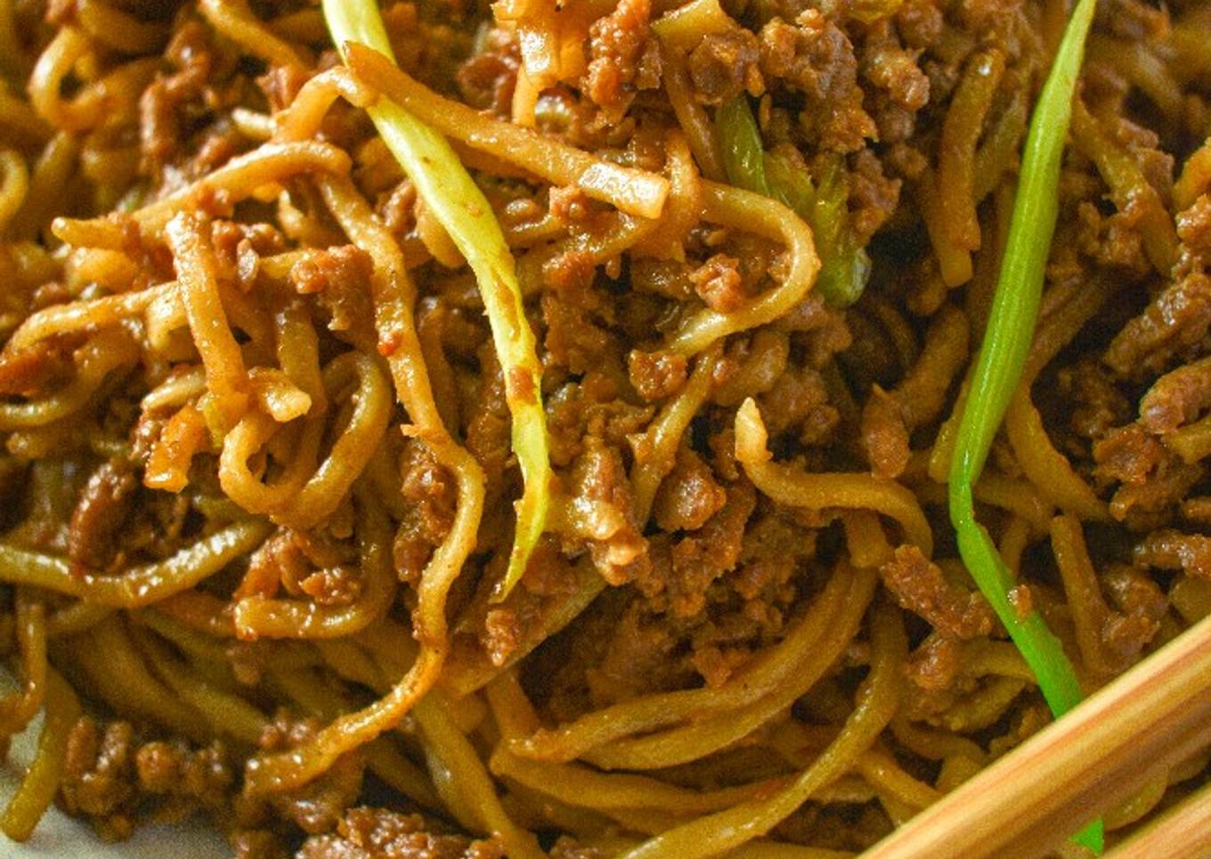 Noodles With Pork & Soybean Paste
