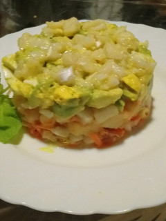 Una foto de Ensalada de bacalao y aguacate