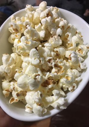 Una foto de Palomitas de maíz, cabritas o pop corn (saladas) 🍿 🧂🧈