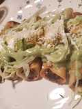Flautas de carne de res deshebrada