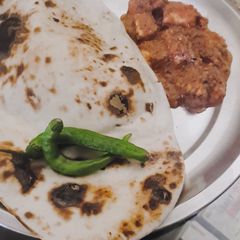 A picture of Lababdar Paneer with Naan.