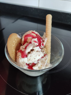 Una foto de Helado cheesecake con fresa en Mambo
