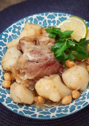 Une photo de Viande d'agneau aux topinambours 🍋