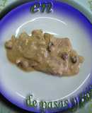 Secreto de cerdo con salsa de pasas y piñones