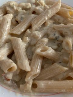 Una foto de Pasta integral con salsa de queso azul
