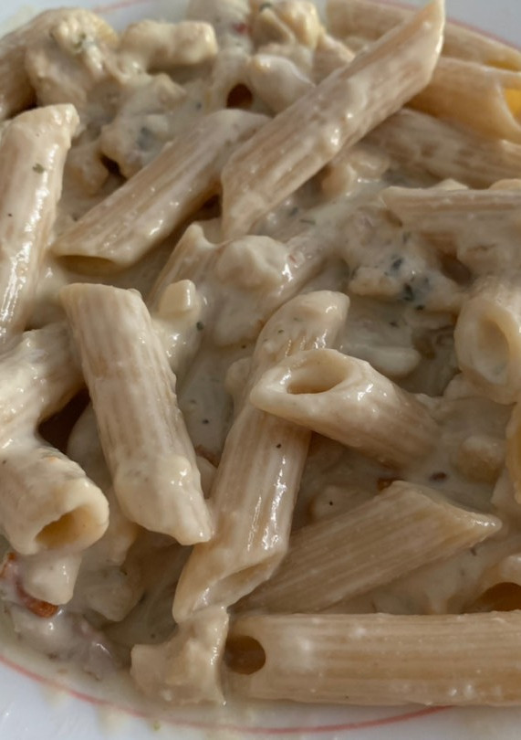 Una foto de Pasta integral con salsa de queso azul