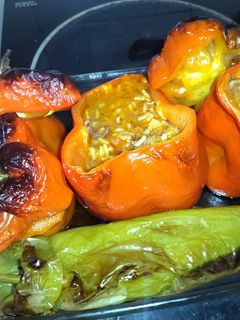 Una foto de Pimientos rellenos de calamares, arroz y jamón serrano