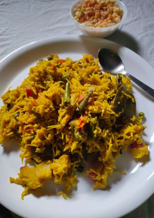 ड्राई मिक्स वेजिटेबल खिचड़ी (Dry mix vegetable khichdi recipe in hindi) रेसिपी मुख्य फोटो