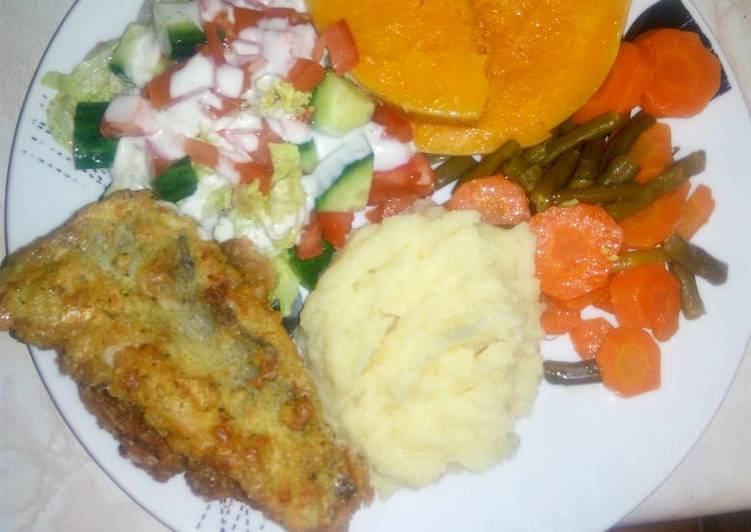 Vegetable plate with fried fish