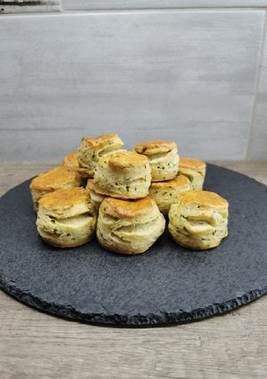 Medvehagymás pogácsa recept fotója
