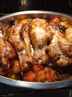 Una foto de Pavo con ciruelas y canela en horno