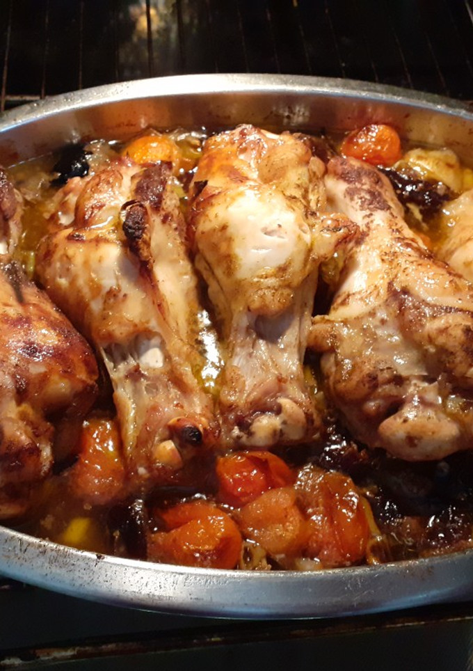 Una foto de Pavo con ciruelas y canela en horno