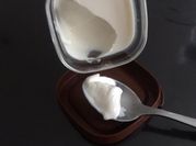 Une photo de yaourt au sirop