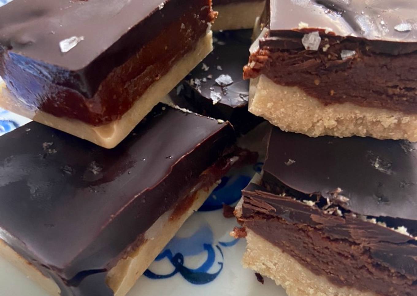 Chocolate caramel squares - vegan