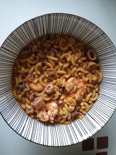 Una foto de Fideuá de calamares y langostinos (en Thermomix)