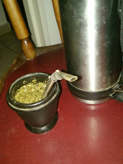 Una foto de Mate orgánico con limón