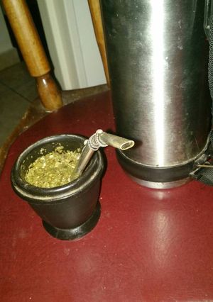 Una foto de Mate orgánico con limón