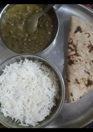 A picture of Kali Malka dal - chawal.
