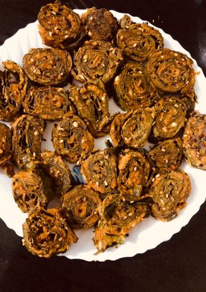 પાત્રા (Patra Recipe In Gujarati) રેસીપી મુખ્ય ફોટો