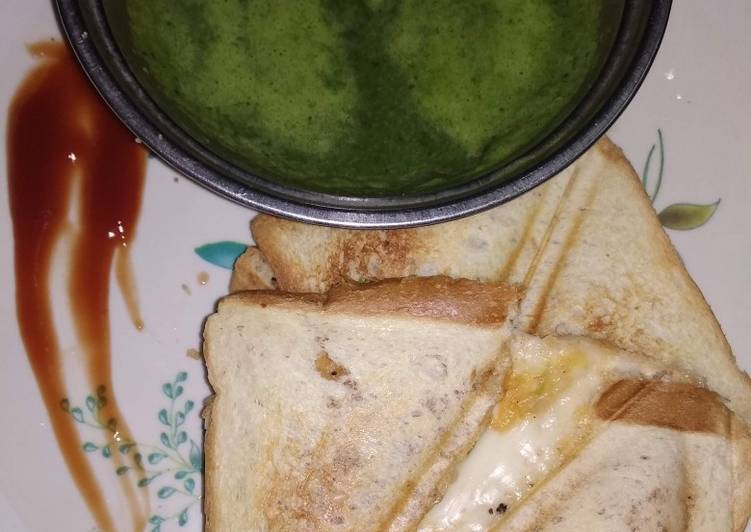 Cheese aloo sandwich with green chutney