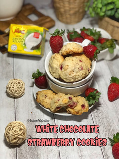 Gambar White Chocolate Strawberry Cookies