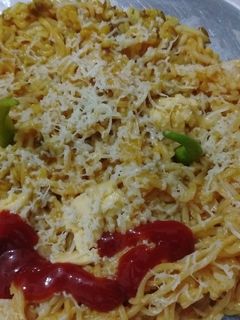 चीज़ फ्राइड राइस विद मैगी (cheese fried rice with maggi recipe in Hindi) रेसिपी मुख्य फोटो