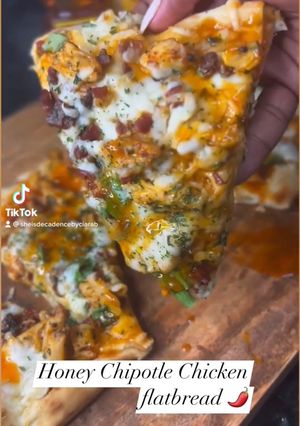 A picture of Honey Chipotle Chicken Flatbread.