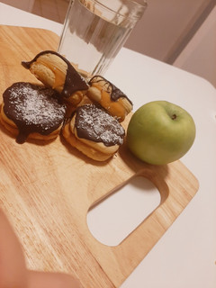Una foto de Alfajores con cobertura de chocolate